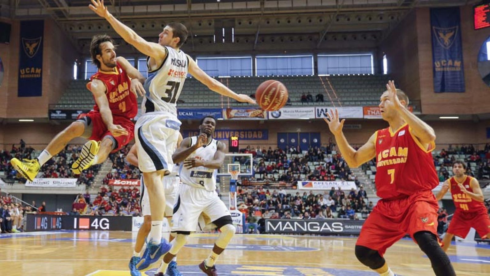 Baloncesto en RTVE: UCAM Murcia 43 - Río Natura Monbus 83 | RTVE Play