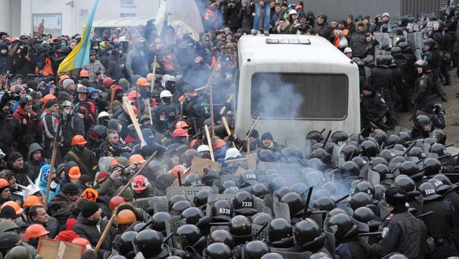 Violentos disturbios y enfrentamientos entre policía y manifestantes en Kiev