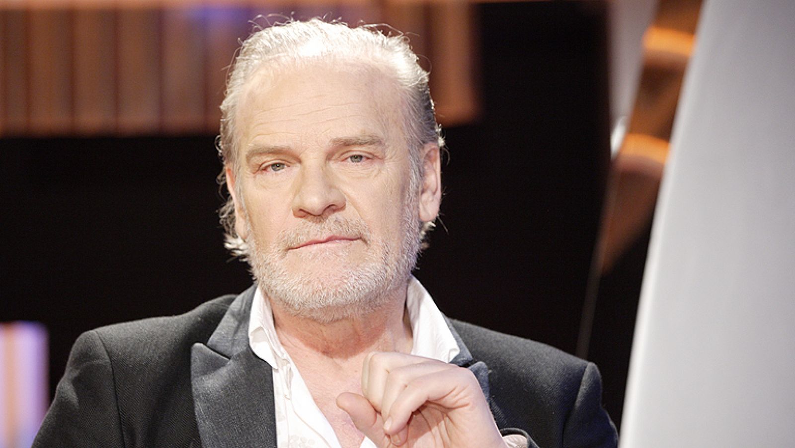 Entrevista a Lluis Homar, que representa 'Tierra de nadie' en Madrid - Ver ahora