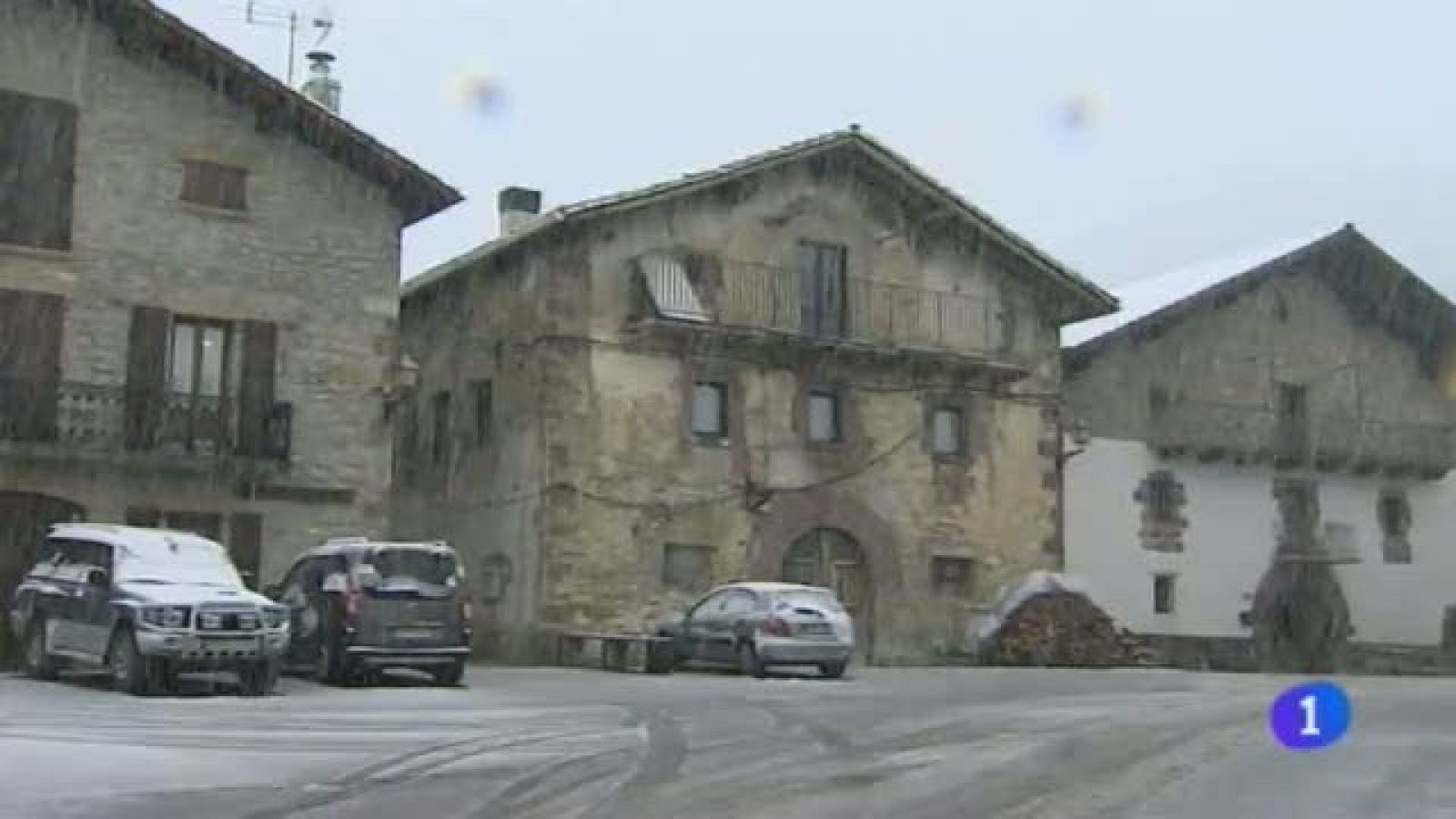  Las alertas se cumplen y la nieve llega a Navarra en varios puntos del norte de la Comunidad. Barcina considera que el último comunicadoen el que la banda terrorista ETA se reafirma en el cese de la lucha armada no aporta nada nuevo. Osasuna podría marcar 6 puntos sobre el descenso si esta noche el Athletic vence en San Mamés Berría al Valladolid. Serafín Zubiri aprende a patinar para cumplir un nuevo reto, participar en la Maratón Pamplona Puente la Reina, una de las más prestigiosas del mundo. - 20/01/2014