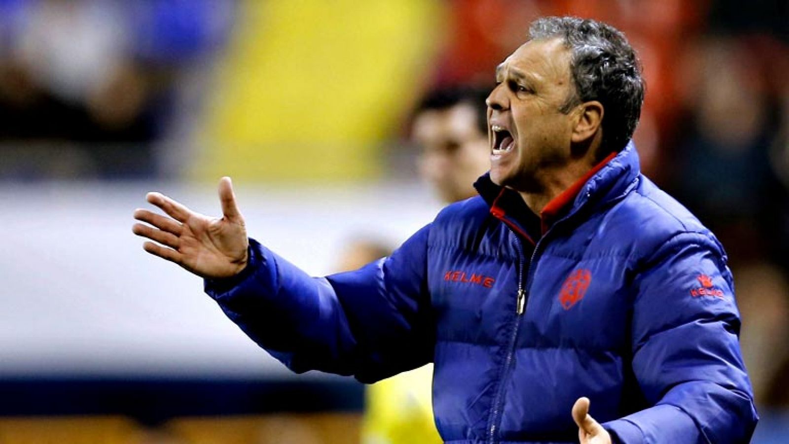 Otra vez, Levante-Barcelona después del empate del fin de semana en liga. Una buena ocasión para el Barca, puede que con Iniesta, para despejar malas sensaciones. Lo que quiere Caparrós es disfrutar y llegar vivos a la vuelta.