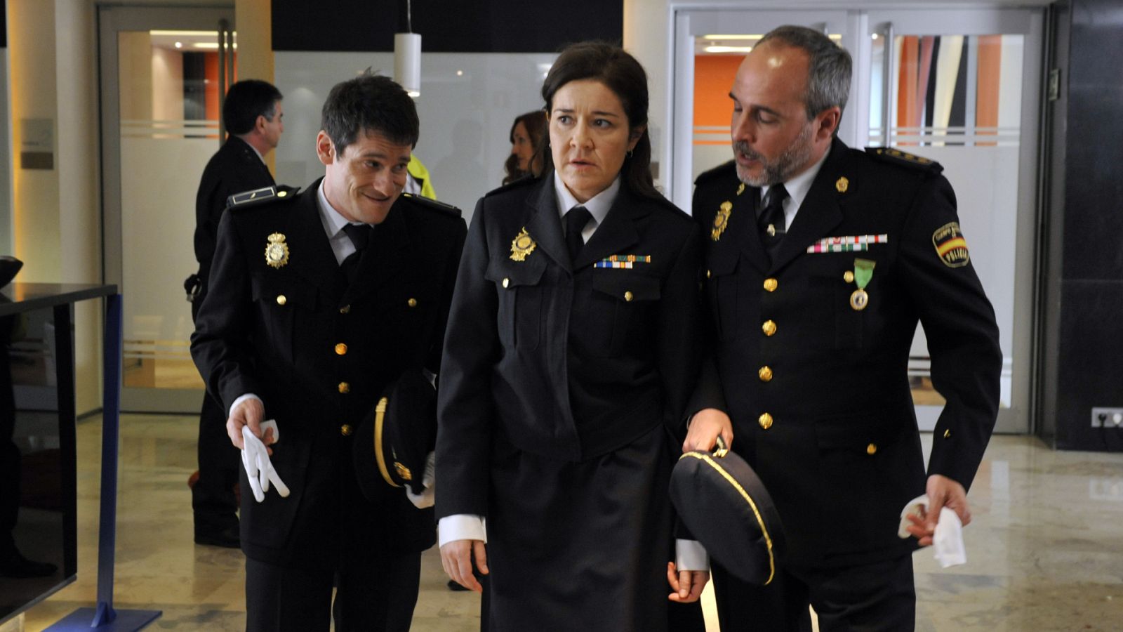 Los misterios de Laura - Temporada 3 - Episodio 9: El misterio del espía que hablaba demasiado - Ver ahora