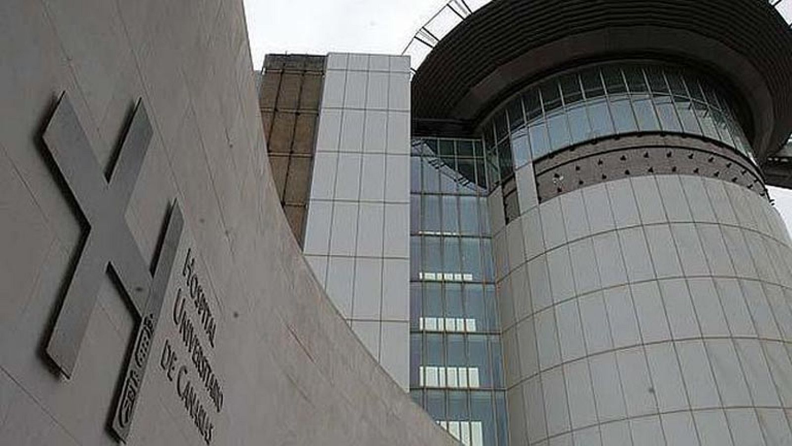 Casi 400 pacientes con el alta siguen en el hospital en Canarias porque no tienen quien les atienda