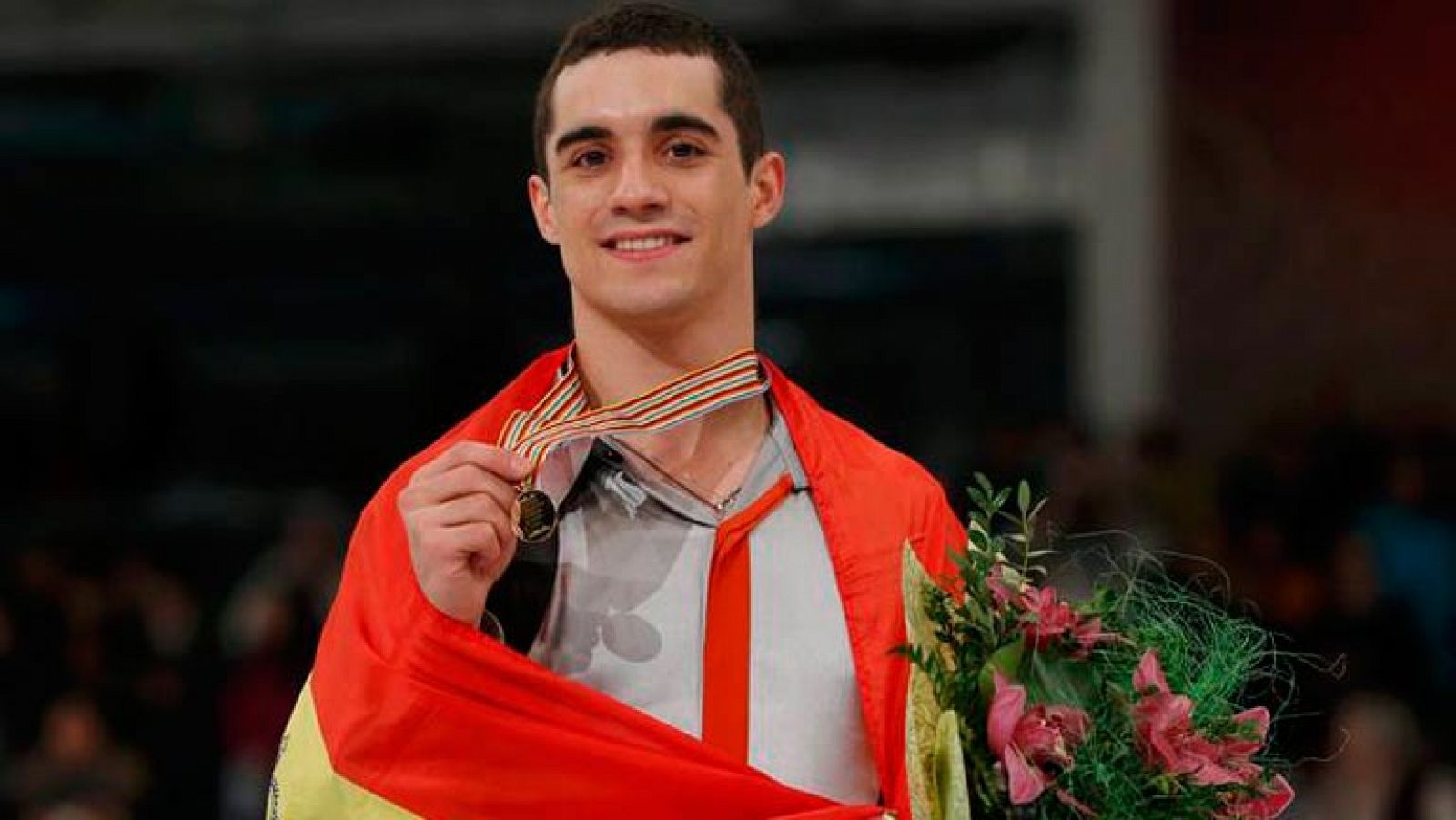 El madrileño Javier Fernández, doble campeón de Europa de patinaje artístico, será el abanderado del equipo español en los Juegos de Invierno de Sochi (Rusia), el próximo mes de febrero, según ha anunciado este martes el Comité Olímpico Español (COE), que ha confirmado que la delegación española estará compuesta por 21 deportistas.