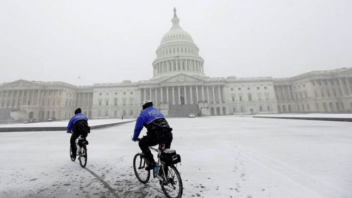 Un nuevo temporal de nieve cierra la Casa Blanca y cancela miles de vuelos en el este de EE.UU. 