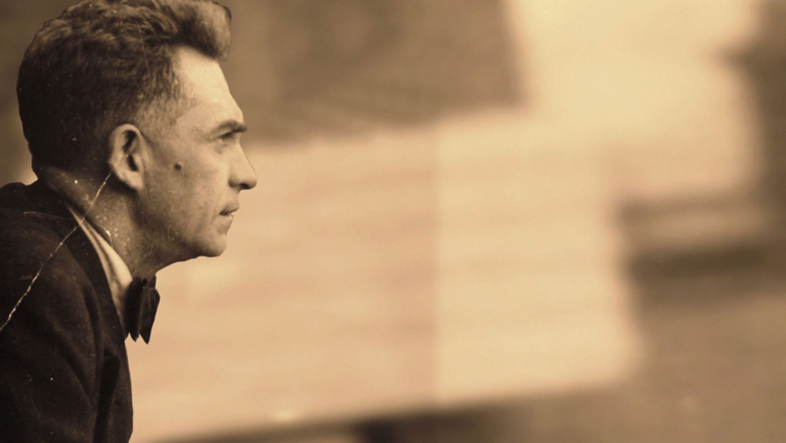 Clip de 'El hombre que estaba allí' un documental, nominado al Goya, sobre el periodista Manuel Chaves