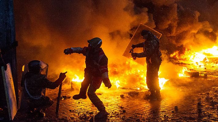 La policía conquista la plaza de las protestas de Kiev tras la muerte de dos manifestantes