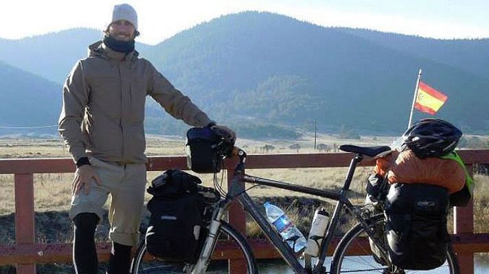 Telediario 1 - Un español, herido en un "secuestro frustrado" en Pakistán en el que mueren siete policías