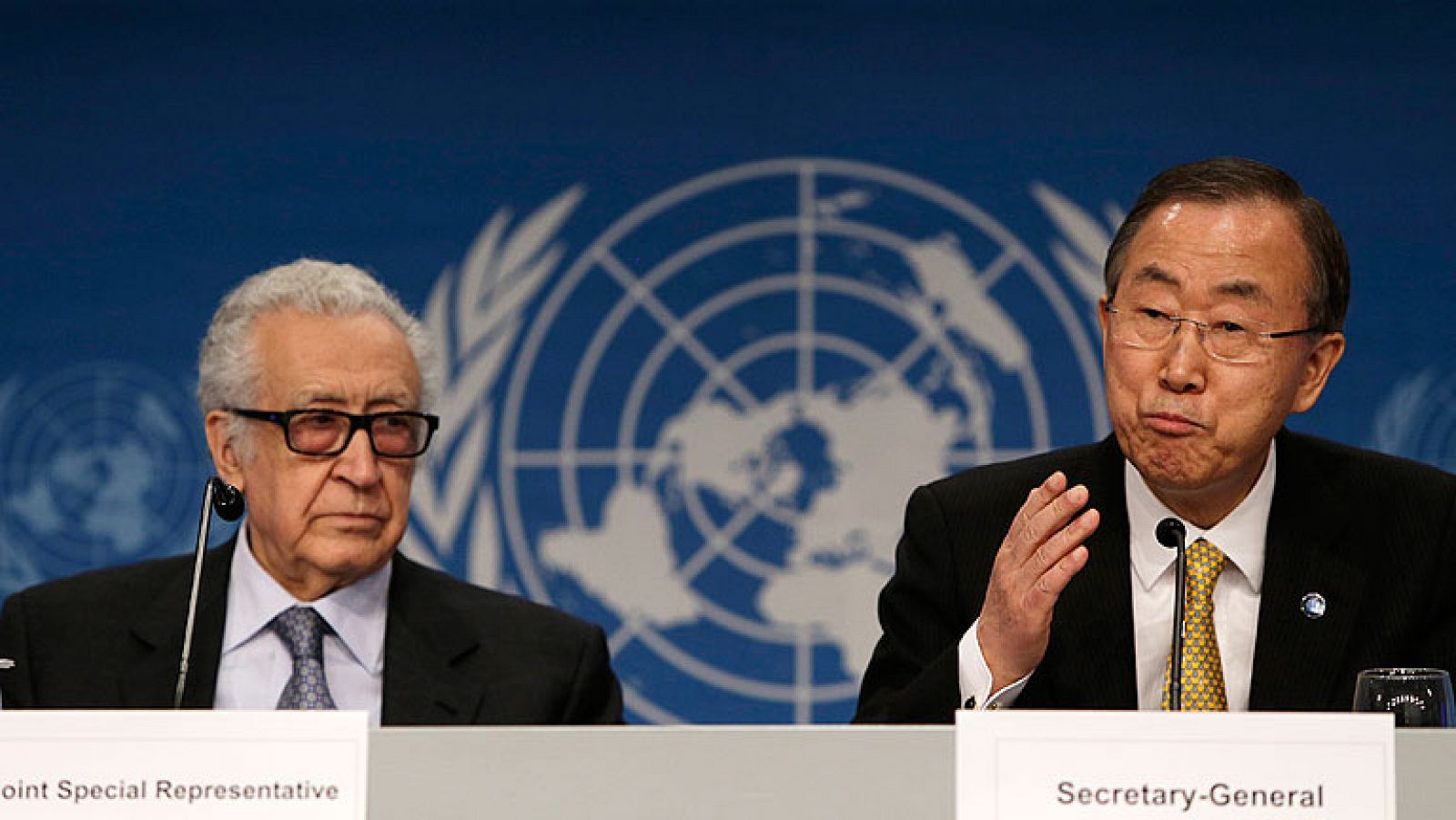 La oposición siria y el régimen abren la puerta a un alto el fuego tras cruzar acusaciones al inicio de Ginebra II | Ver