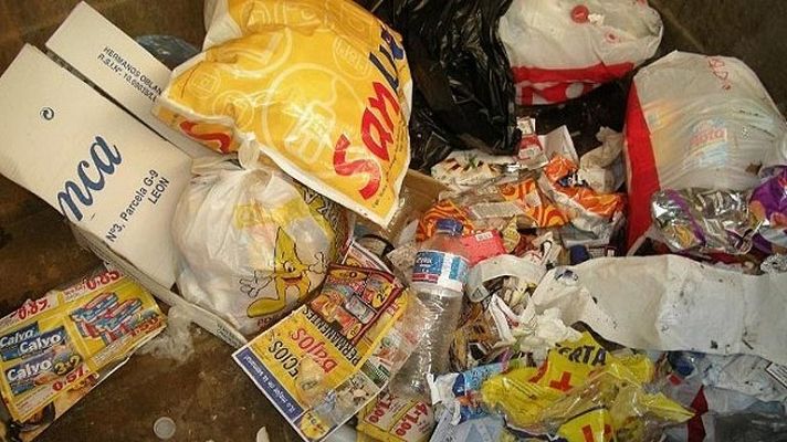 Telediario 1 - Cada español tira a la basura 28 kilos de comida al año