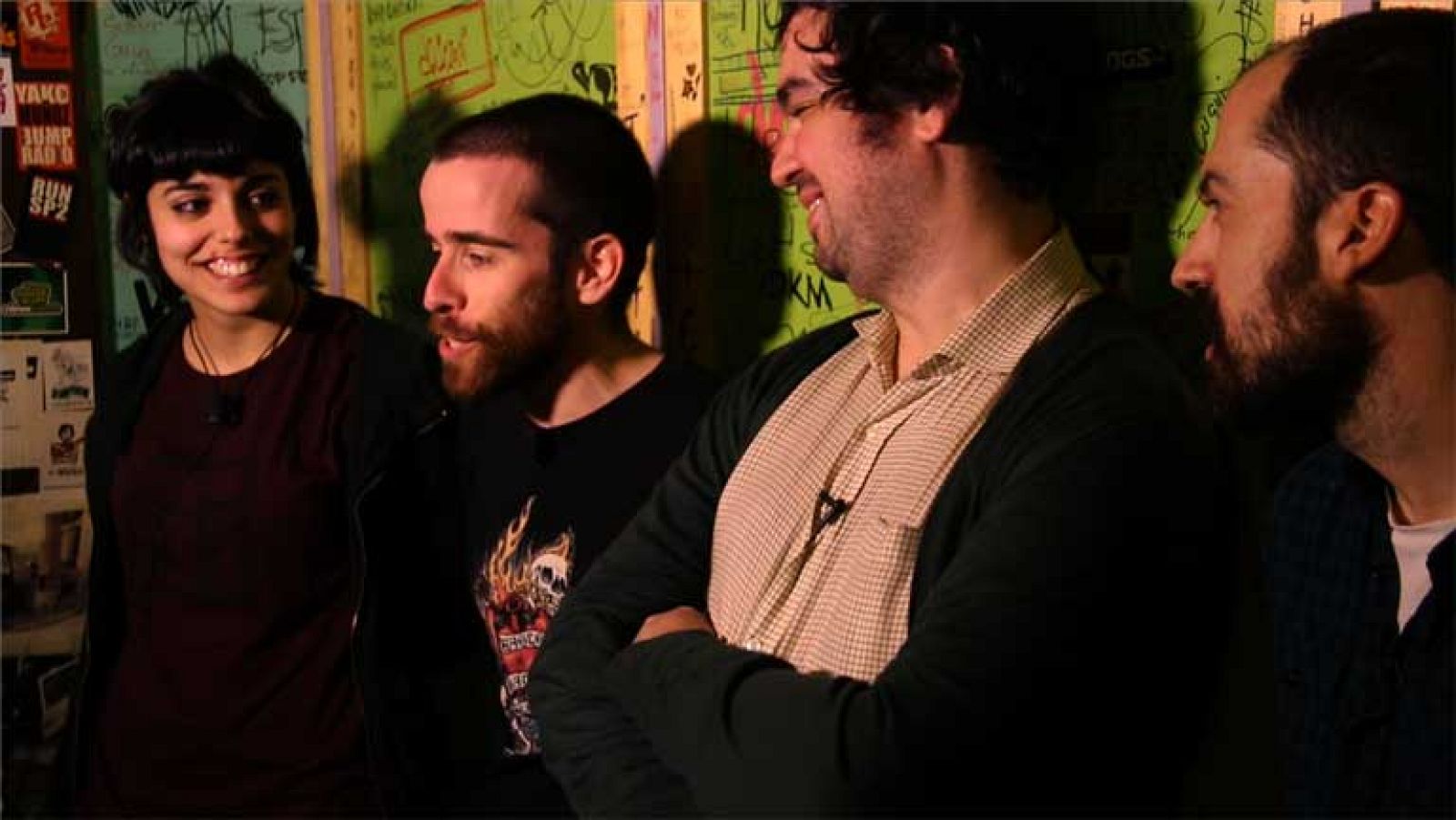 "A través de la música hemos liberado muchas de las frustraciones que, ahora más que nunca, amenazan volverse quistes, volverse parte de la vida. Y vivir frustrado o deprimido lleva a vivir menos y peor, a no valorarse y acabar vendiendo uno su dignidad, o incluso regalándola. Juntos somos más dignos y vivimos más y mejor."Este es el encabezado que se puede leer en el Bandcamp de la banda `El Pardo¿ un quinteto de Madrid que acaba de publicar su primer largo el pasado diciembre y que han decidido llamar `2013¿.Como se puede intuir, no es una banda al uso, lo que primero llama la atención (pero desde luego no lo único) son sus letras, escritas por Raúl, pero consensuadas por todos. En ellas se ve una clara confrontación con la realidad que vive y rodea al país, dirigiendo un ataque claro a la élite gobernante tanto política cómo económica. Pero no paran su discurso en este fácil objetivo, trasciende un voraz escupitajo también a las masas adoctrinadas por la política, las modas o la 