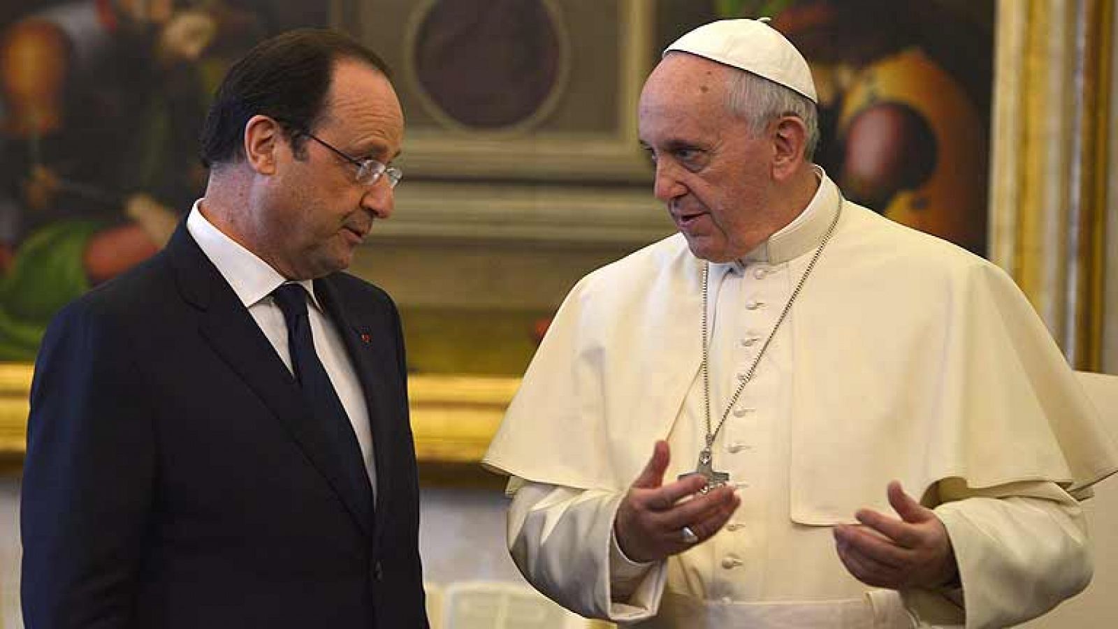 Hollande visita por primera vez al papa Francisco