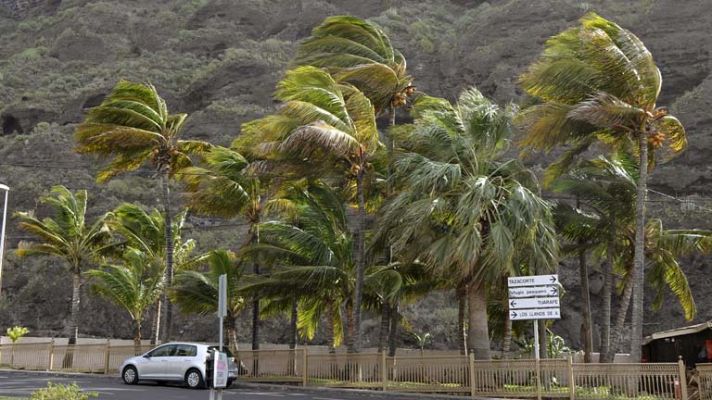 Viento fuerte en el nordeste y Canarias y lluvia en el noreste