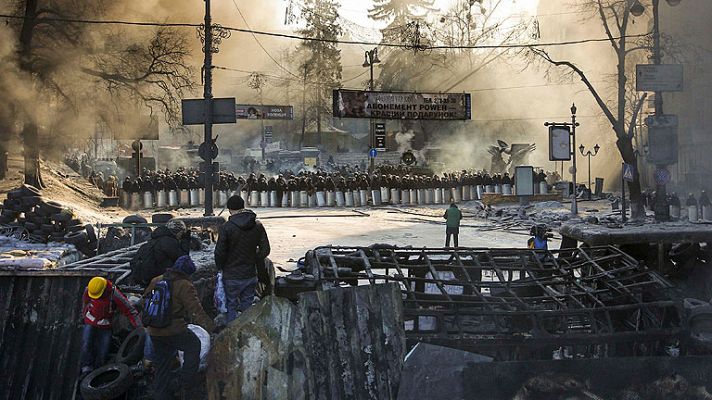 Telediario 1 - Yanukóvich promete reformar el Gobierno y las leyes restrictivas que originaron las protestas