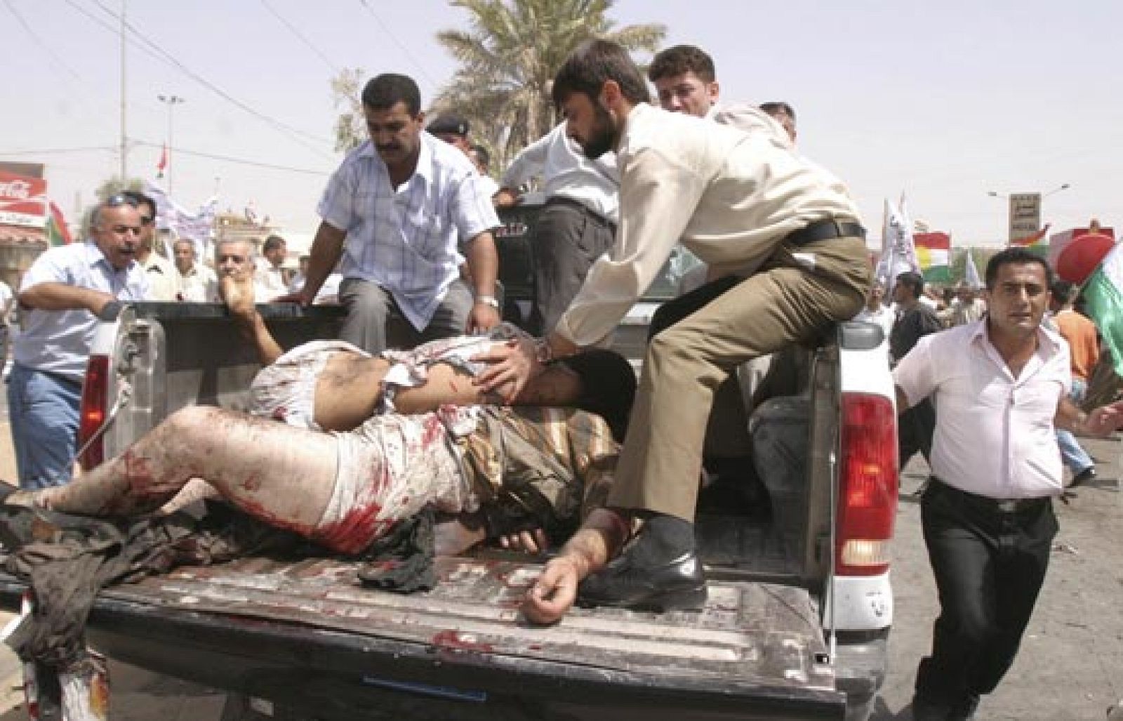 Se han producido dos atentados múltiples en Irak, uno en Bagdad y el otro al norte, en Kirkuk, y han dejado más de 50 muertos y unos 250 heridos.