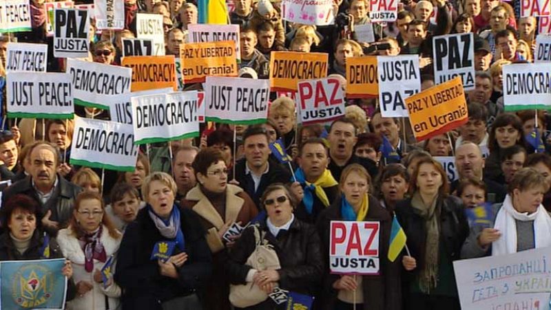 Concentración en Madrid en apoyo a las protestas que están teniendo lugar en Ucrania