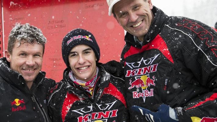 Telediario 1 - Márquez y Pedrosa se divierten en la nieve con otros campeones