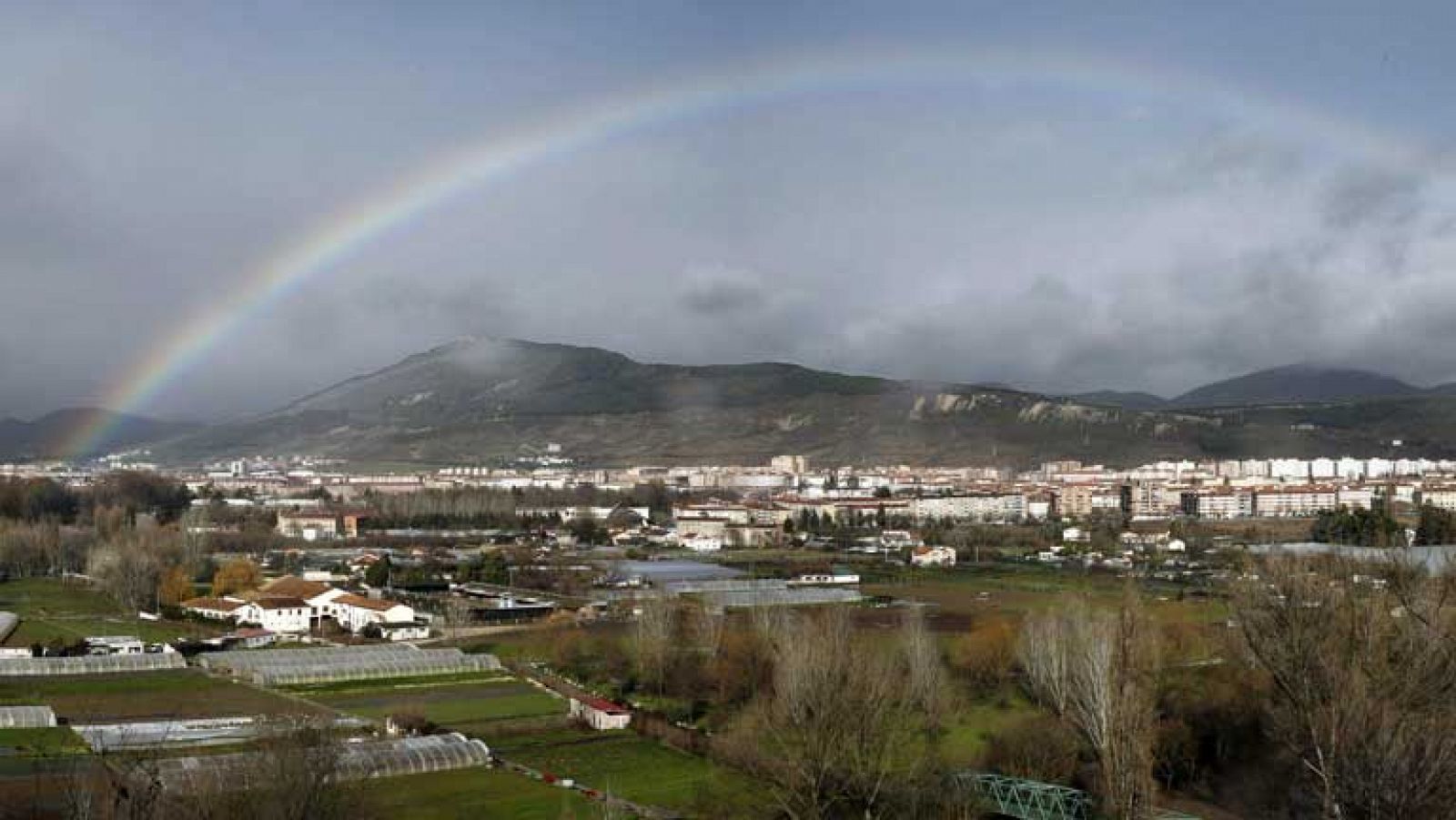 El tiempo: Viento fuerte y nevadas en cotas bajas en el norte de la península | RTVE Play