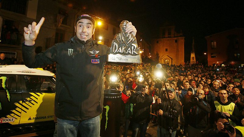 La localidad natal de 'Nani' Roma, campeón del Dakar 2014 en coches, ha recibido con vítores a su vecino más ilustre.