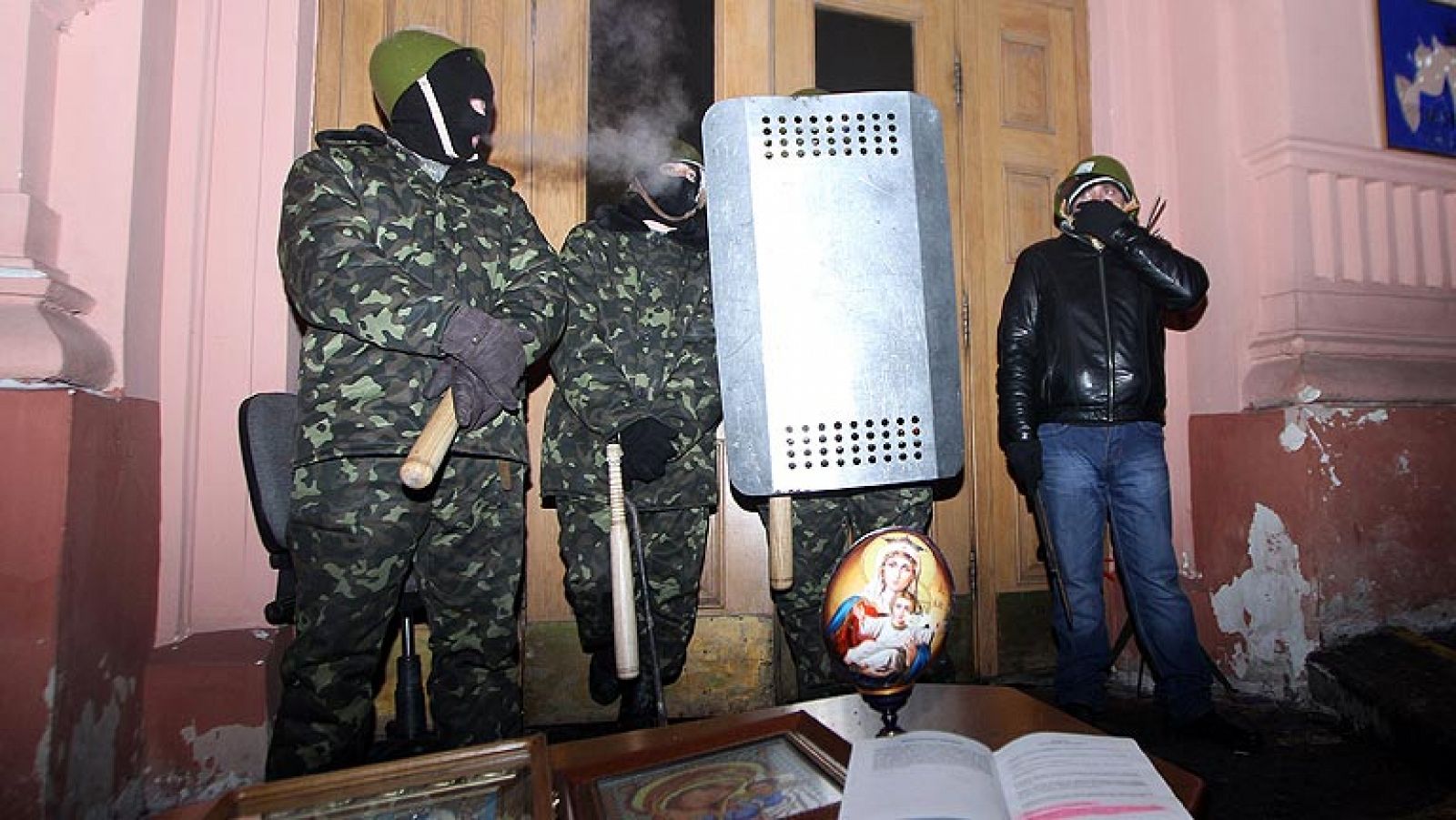 El Gobierno ucraniano amenaza a los manifestantes con pedir el estado de excepción
