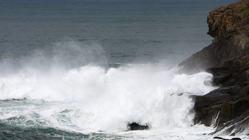Continúa la búsqueda en la costa asturiana y gallega del mariscador desaparecido