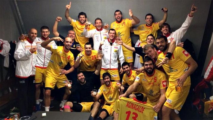 Telediario 1 - Los 'Hispanos' brindaron por el bronce del Europeo