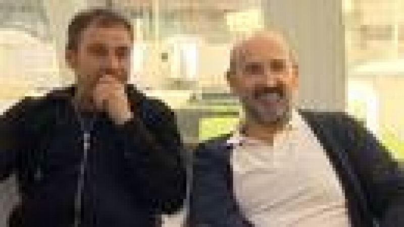 Entrevista con Eduard Fernández y Javier Cámara, nominados a mejor actor en los Goya por 'Todas las mujeres' y 'Vivir es fácil con los ojos cerrados', respectivamente, de los Servicios Informativos de TVE, en la que los actores analizan sus nominaciones. Sobre los Premios Goya, ambos coinciden que es el mejor modo de publicitar el cine español: "Los Goya son el mejor escaparate para vender nuestro cine", dice Cámara; mientras Eduard Fernández sostiene que "sirven para hacer publicidad del cine y celebrar nuestro oficio".