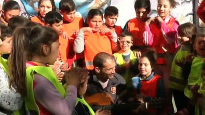 La mañana - Niños que ayudan a ir al colegio