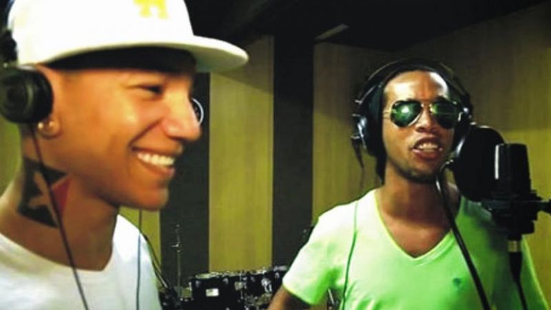 Ronaldinho se atreve con el rap