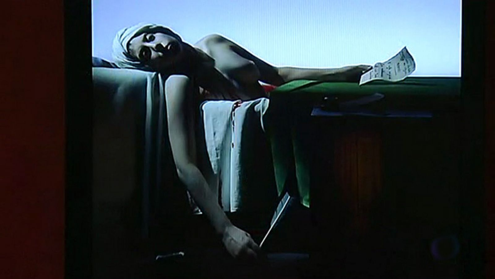 Telediario 1: Lady Gaga "colgada" en el Louvre | RTVE Play
