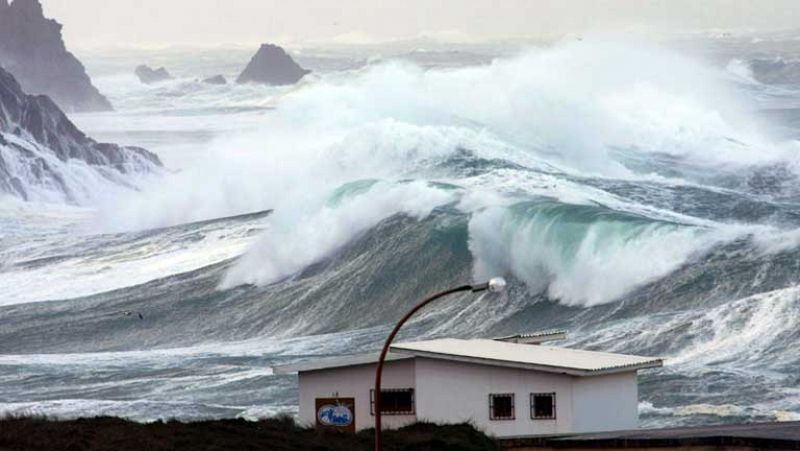 Bajará la cota de nieve y habrá viento fuerte en Canarias, Alborán y litoral norte peninsular