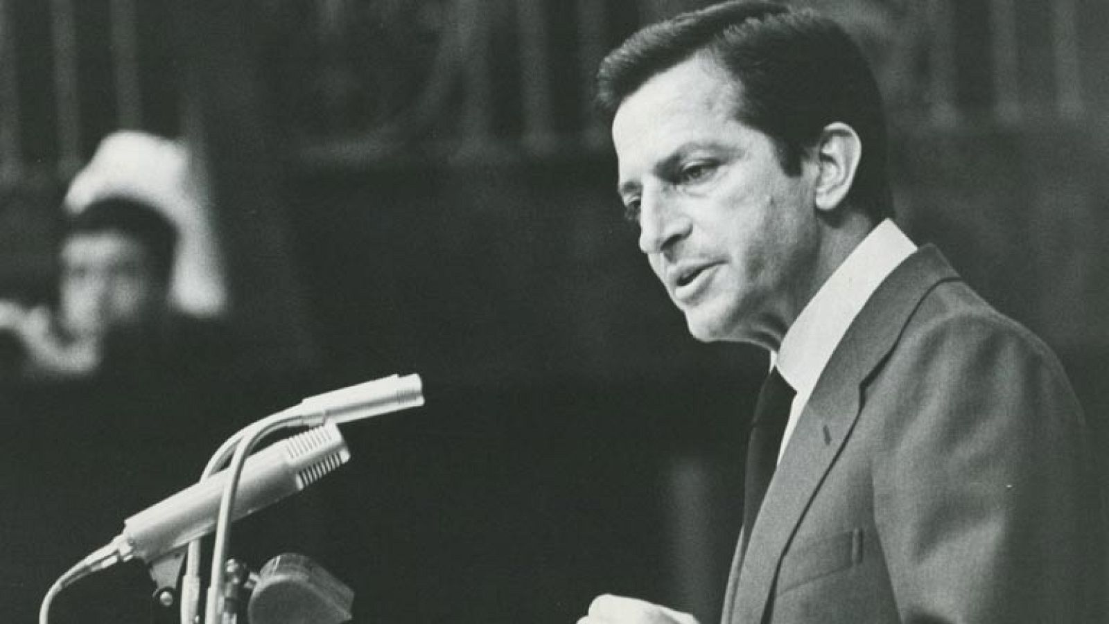 Adolfo Suárez defiende la Ley de Asociaciones Políticas