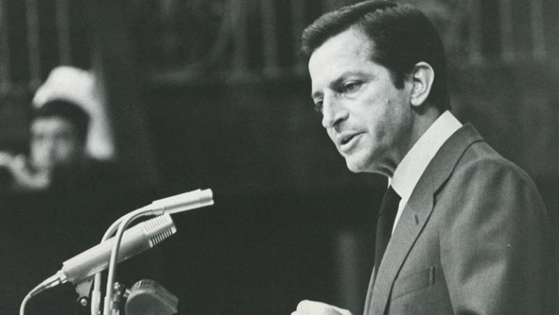 Adolfo Suárez defiende la Ley de Asociaciones Políticas