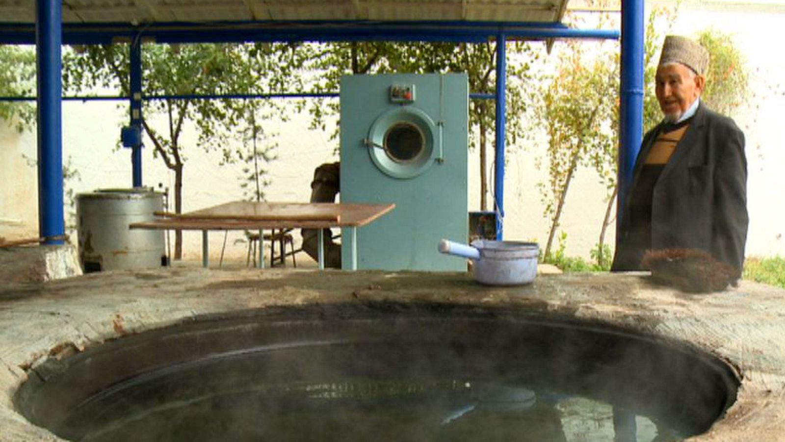 Españoles en el mundo - La elaboración de la seda