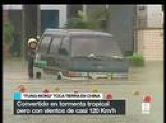  - El tifón Fung-Wong toca tierra