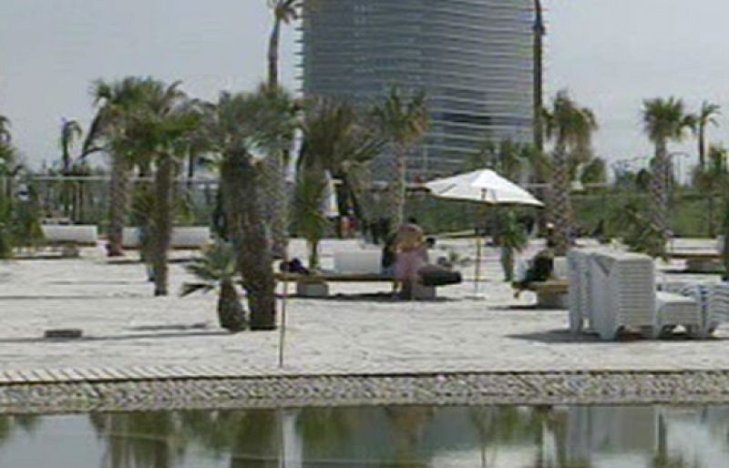 En Méntrida, Toledo, ha muerto una mujer en una piscina. Al parecer, la causa pudo ser un infarto. Y en Zaragoza, en una playa del Ebro, un niño de 5 años ha muerto ahogado.