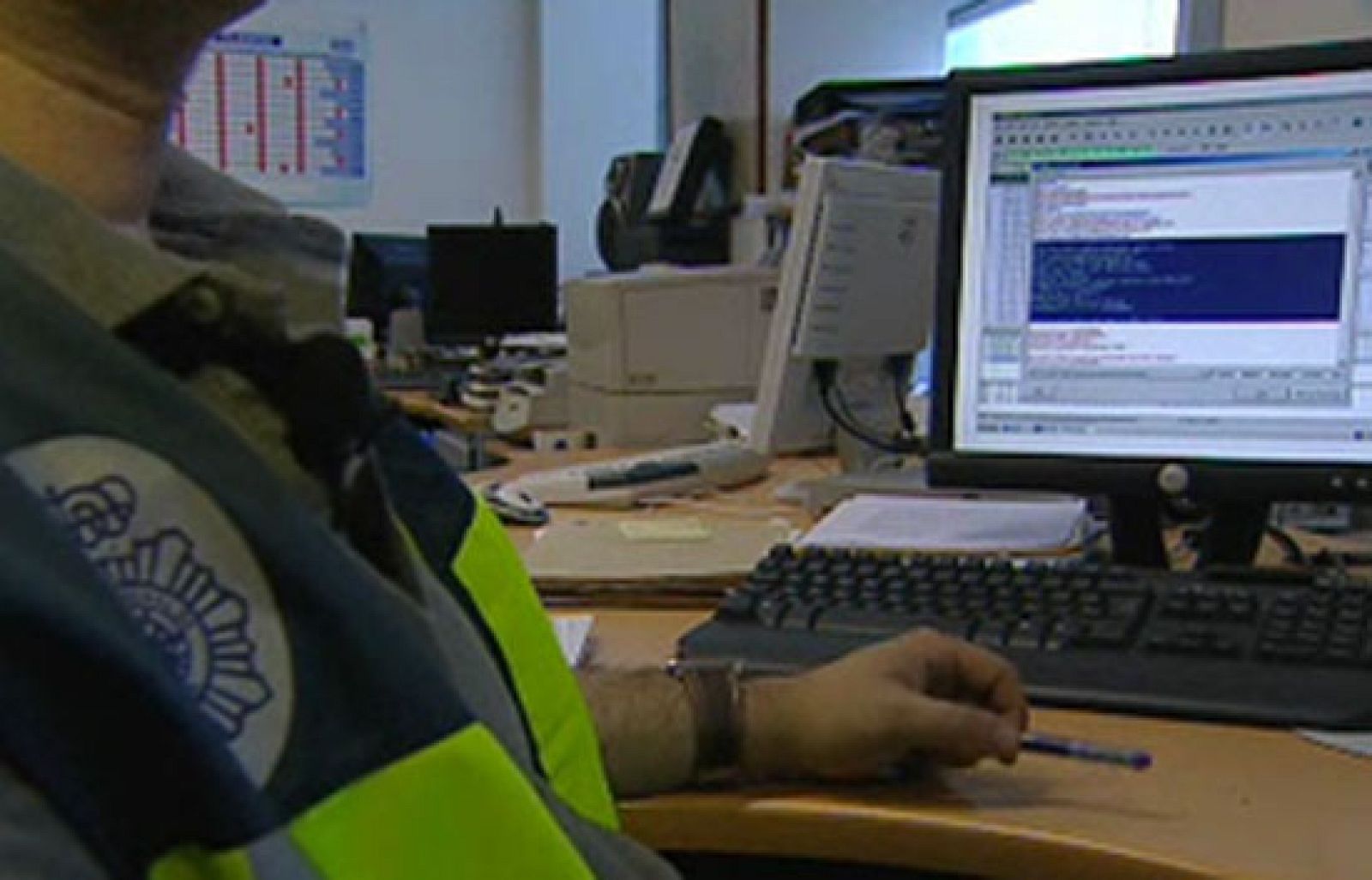 Un empresario detenido por espiar a la competencia | Ver