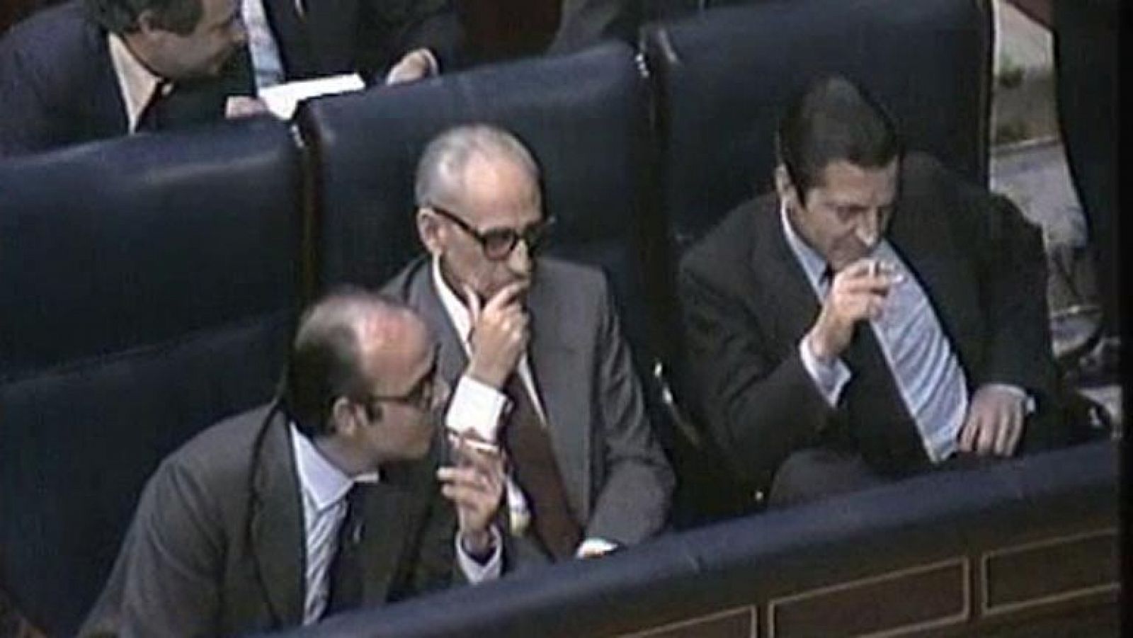 Fue noticia en el Archivo de RTVE: Sesión de investidura de Suárez como presidente (1979) | RTVE Play