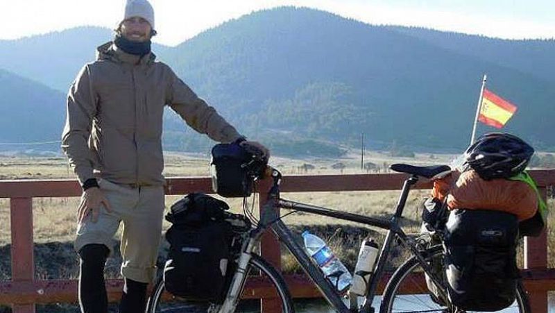 El ciclista que sufrió un atentado en Pakistán dice que los seis militares que murieron no le escoltaban  
