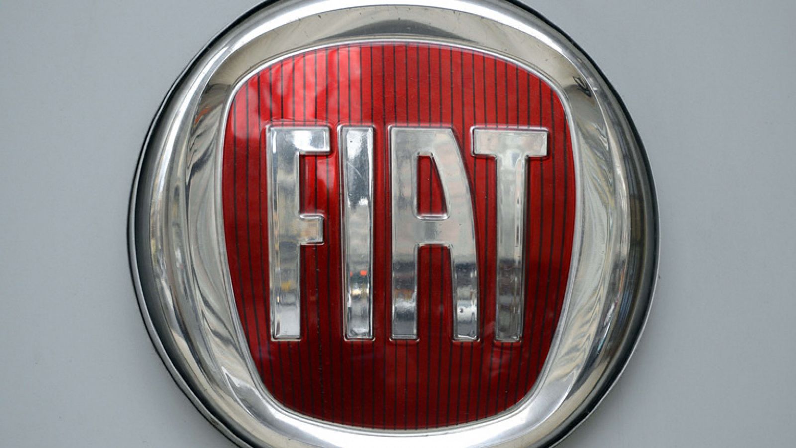 Telediario 1: El grupo Fiat Chrysler abandona Italia: tendrá su sede social en Holanda y fiscal en Reino Unido | RTVE Play