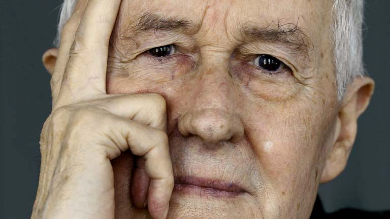 Telediario 1: Fallece el escritor Félix Grande | RTVE Play