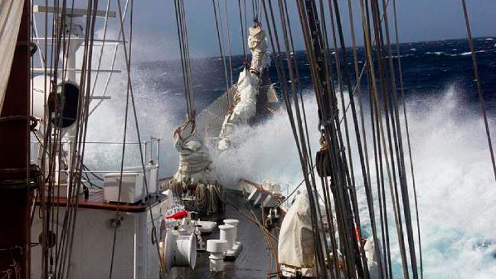 'El barco blanco', una película dirigida por Carmen Isasa, sobre el 'Juan Sebastián Elcano', el buque-escuela de la Armada.