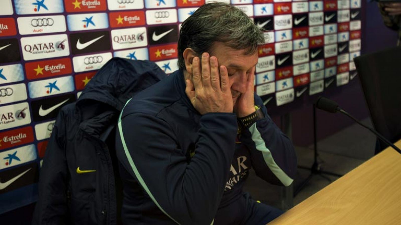 El entrenador del FC Barcelona, Gerardo Martino, ha reconocido  este viernes que "cada equivocación se paga cara" en febrero, por lo  que exigirse "al máximo" en las próximas semanas, empezando este  sábado ante el Valencia en el Camp Nou, y ha desca