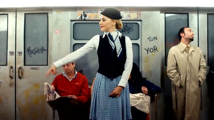 Se hace saber - Metro con azafata