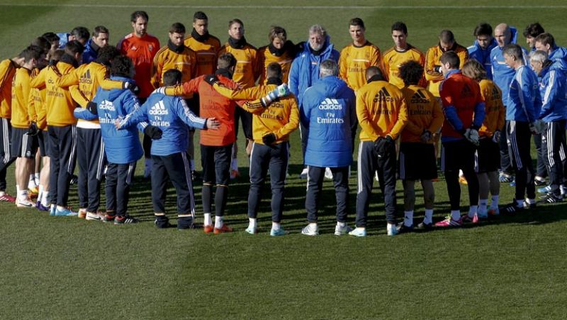 El Real Madrid se une al luto por Aragonés en Valdebebas
