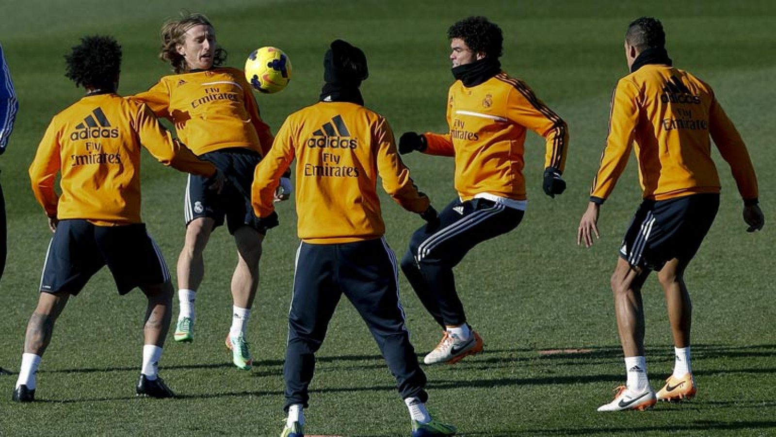 Tras un inmaculado mes de enero, con pleno de triunfos para el Real Madrid, el equipo de Carlo Ancelotti inicia febrero con una de las salidas más exigentes de la temporada, su primera visita al nuevo San Mamés y un Athletic Club de Bilbao que quiere fortalecer su cuarta plaza en la clasificación.

Recibe el equipo de Ernesto Valverde al Real Madrid en San Mamés con la intención de fortalecer su cuarta posición, instalado en un meritorio puesto que da acceso a Liga de Campeones que ya es hasta públicamente su gran objetivo del curso tras caer el miércoles ante el Atlético de Madrid en los cuartos de final de la Copa del Rey.