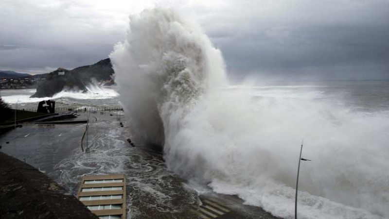 27 provincias están en alerta por un temporal que remite en la cornisa cantábrica  