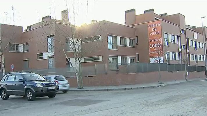 Telediario 1 - El banco malo vende a un fondo estadounidense pisos que habían reservado con anterioridad particulares