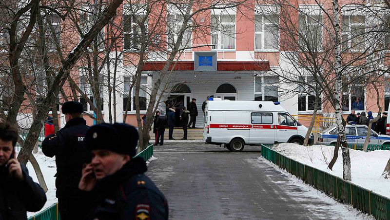 Dos muertos en un tiroteo tras un secuestro en una escuela de Moscú