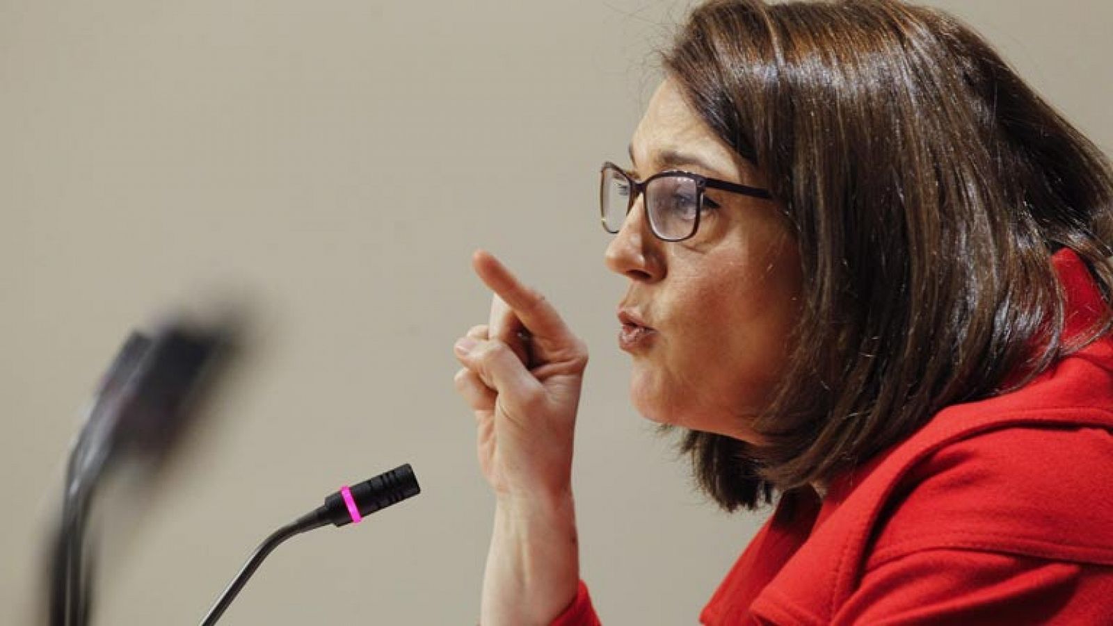 La oposición critica la precariedad del empleo y advierte de la caída de la afiliación